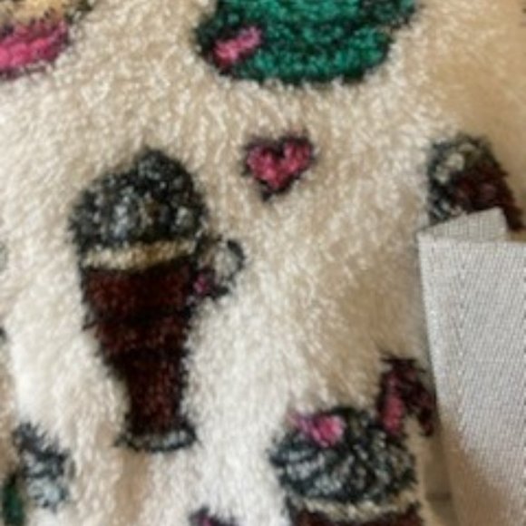 Chili Peppers Ladies Plush Pajama Set - Picture 4 of 6